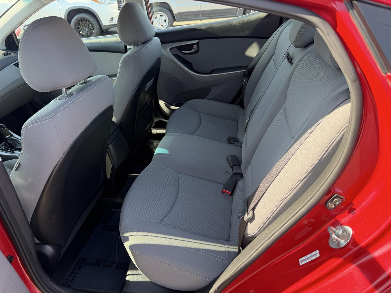 Hyundai Elantra SE 6AT 2015