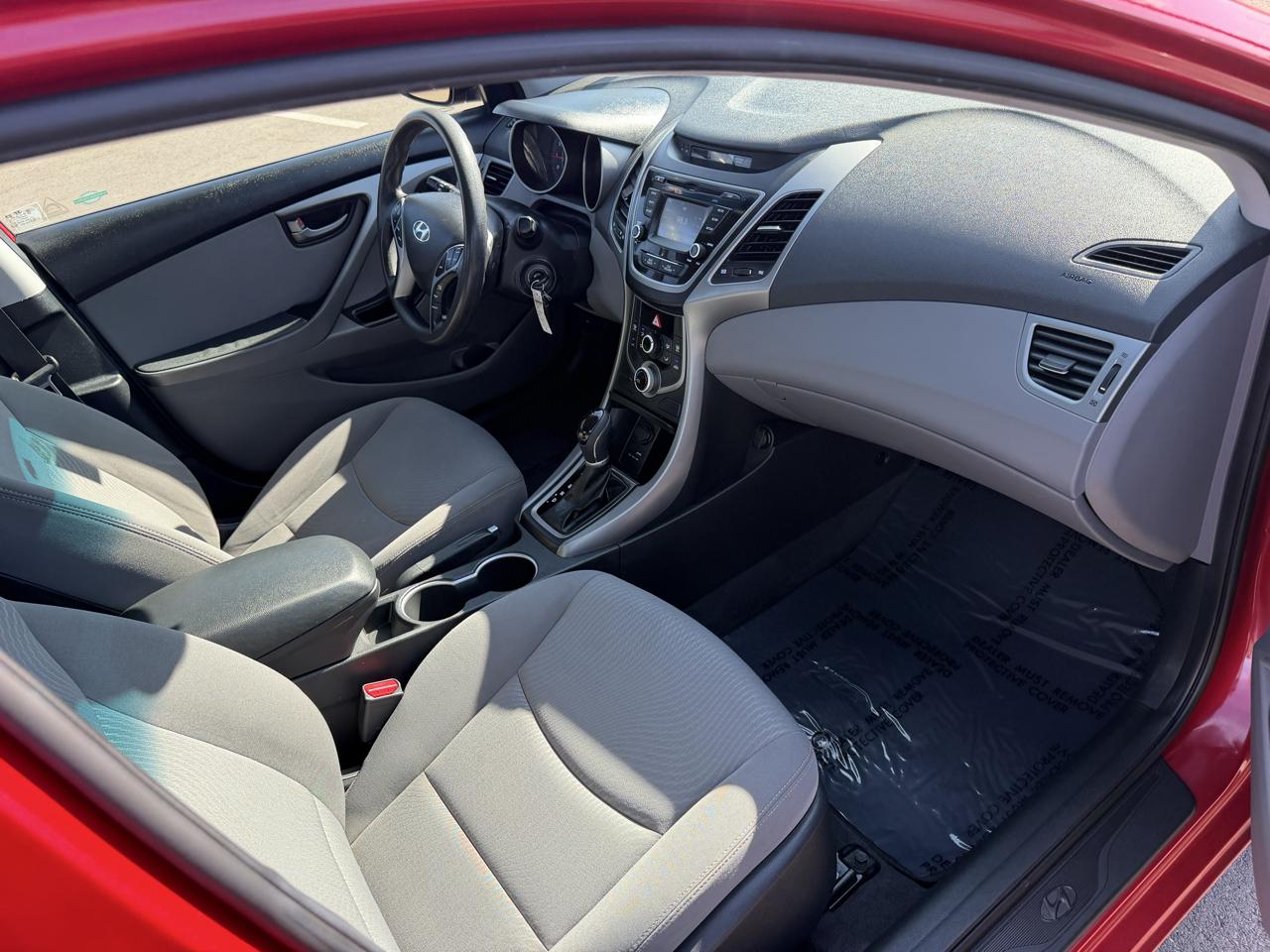 Hyundai Elantra SE 6AT 2015