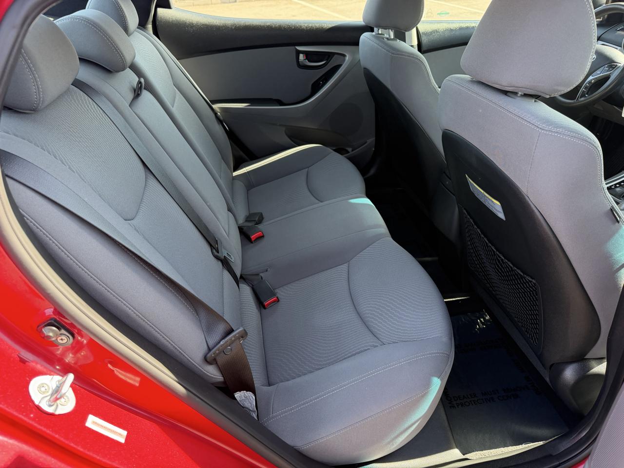 Hyundai Elantra SE 6AT 2015