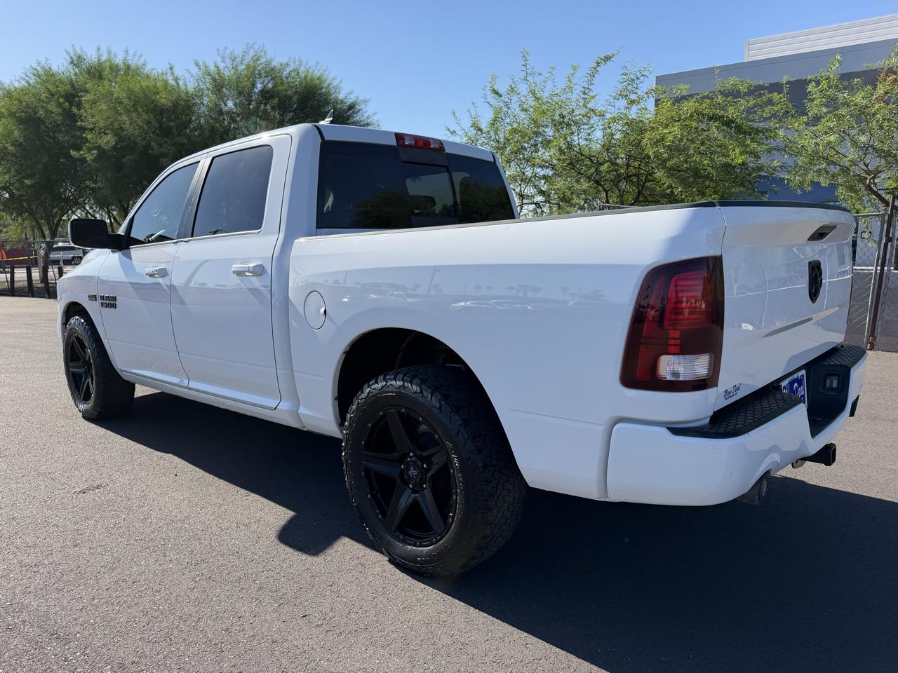 RAM 1500 2WD Crew Cab 140.5" Sport 2017