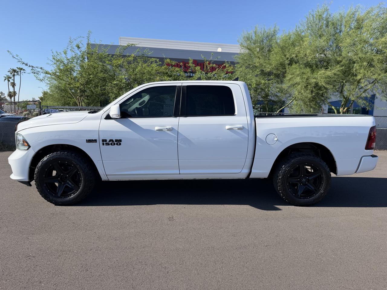 RAM 1500 2WD Crew Cab 140.5" Sport 2017