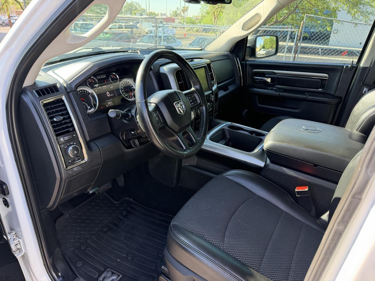 RAM 1500 2WD Crew Cab 140.5" Sport 2017