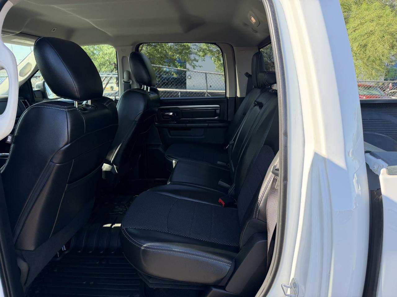 RAM 1500 2WD Crew Cab 140.5" Sport 2017