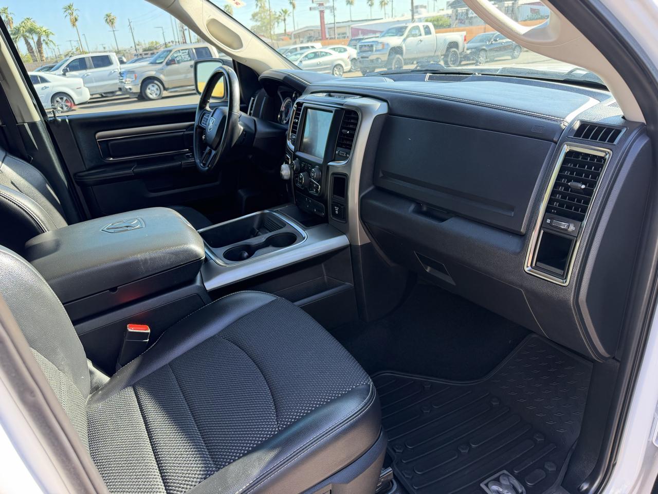 RAM 1500 2WD Crew Cab 140.5" Sport 2017