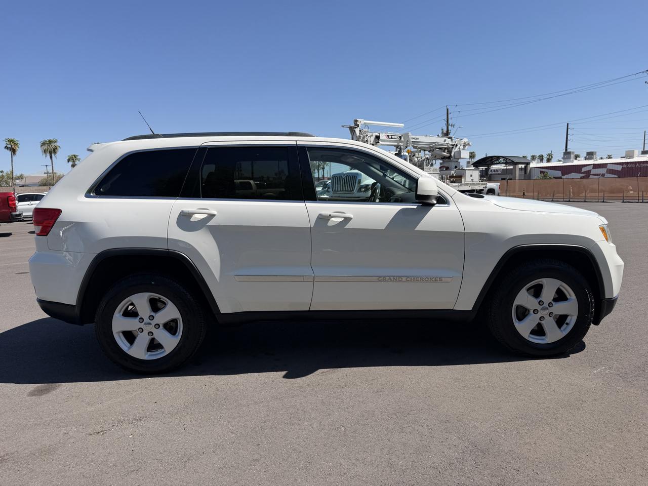 Jeep Grand Cherokee Laredo 4WD 2011