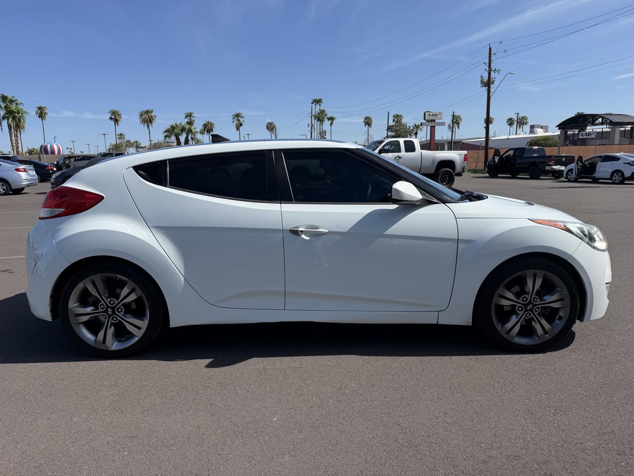 Hyundai Veloster Base 2013