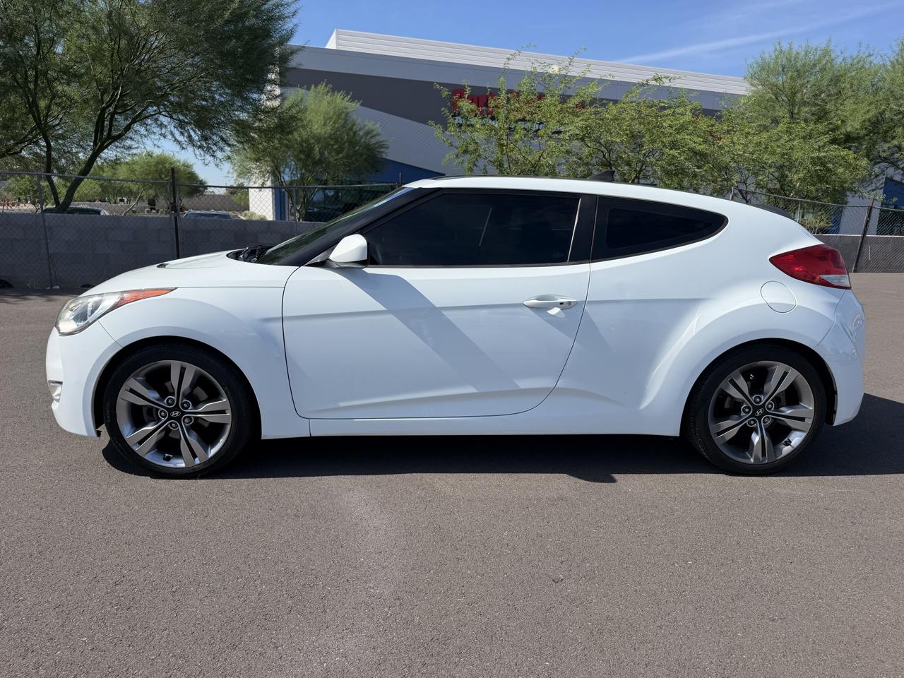 Hyundai Veloster Base 2013