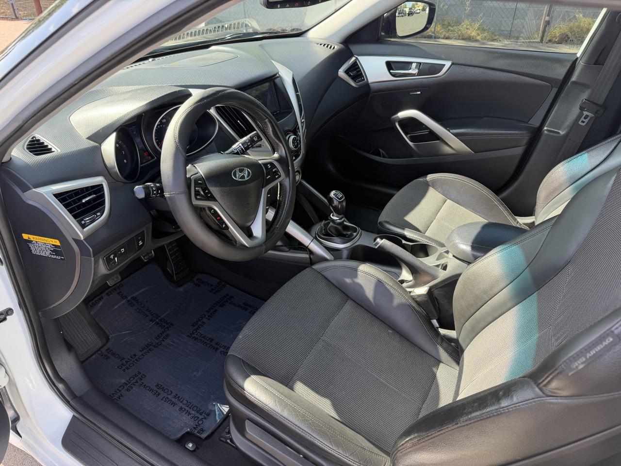 Hyundai Veloster Base 2013