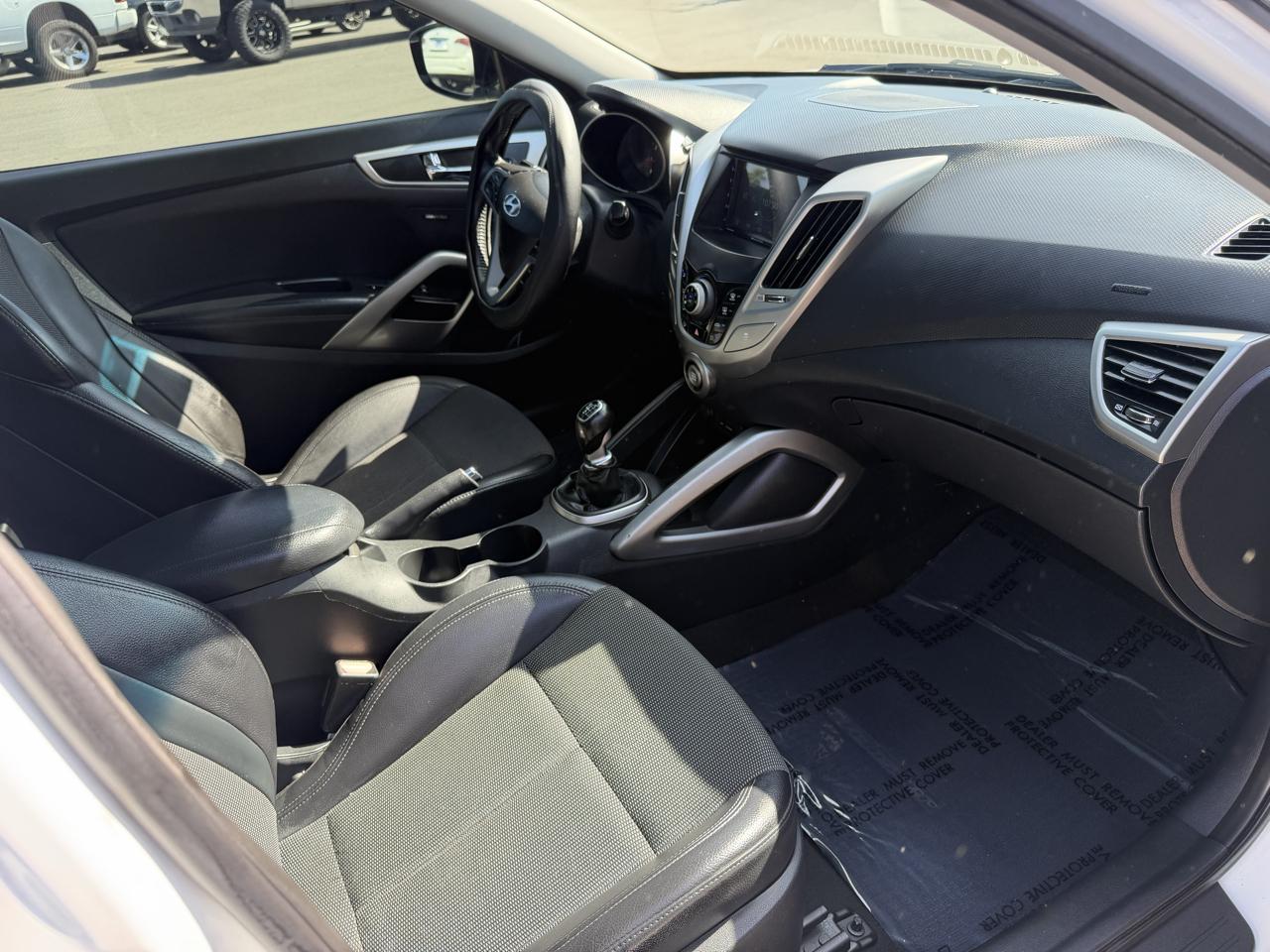 Hyundai Veloster Base 2013