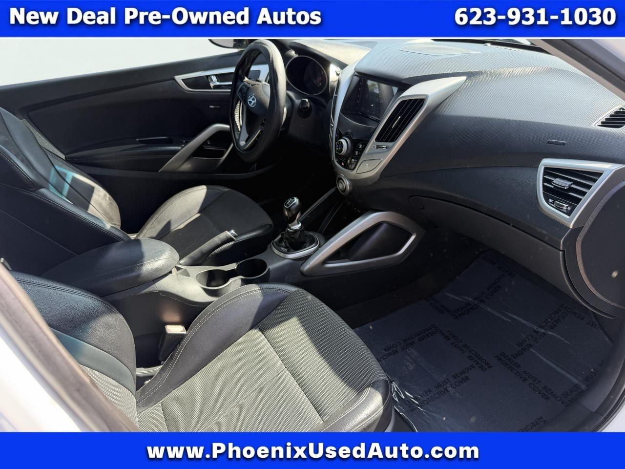 Hyundai Veloster Base 2013