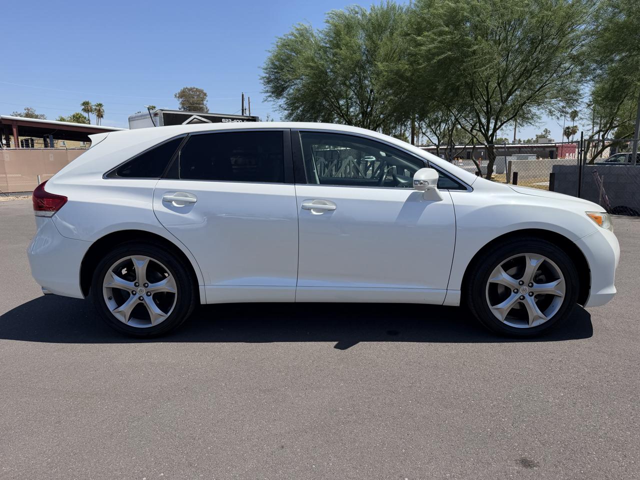 Toyota Venza LE V6 FWD 2014