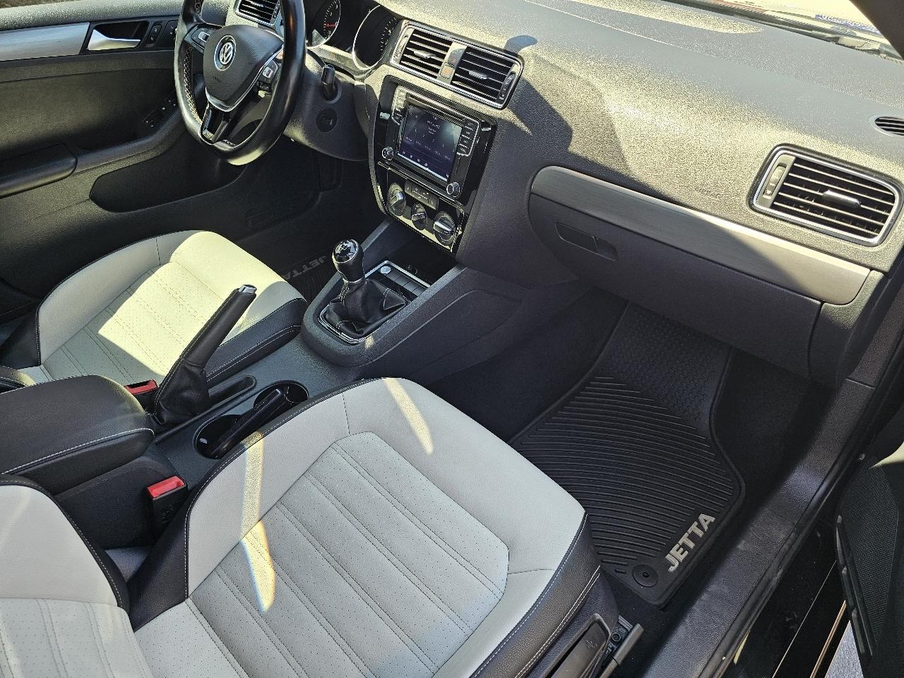 Volkswagen Jetta SE 5M 2016