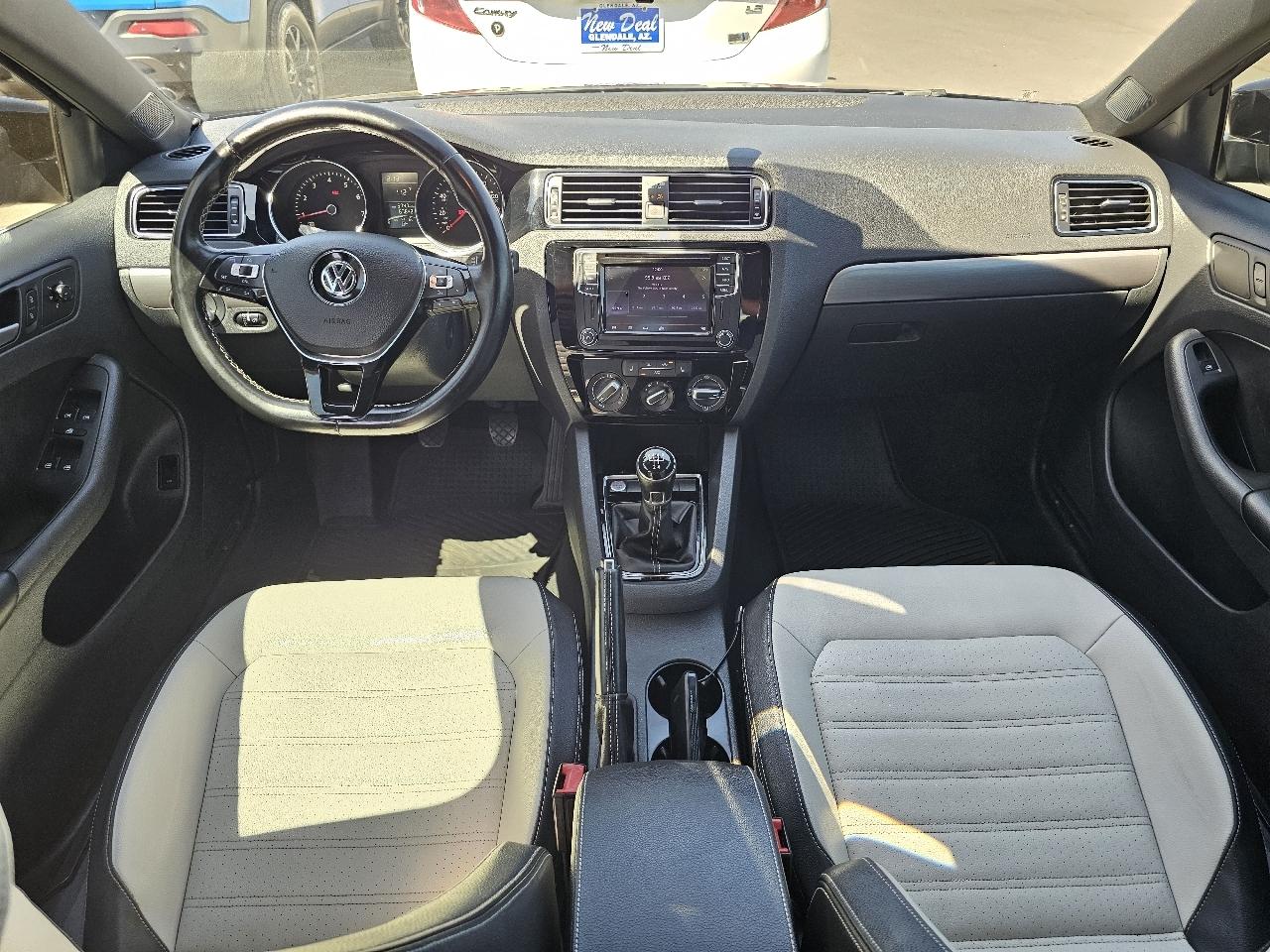 Volkswagen Jetta SE 5M 2016