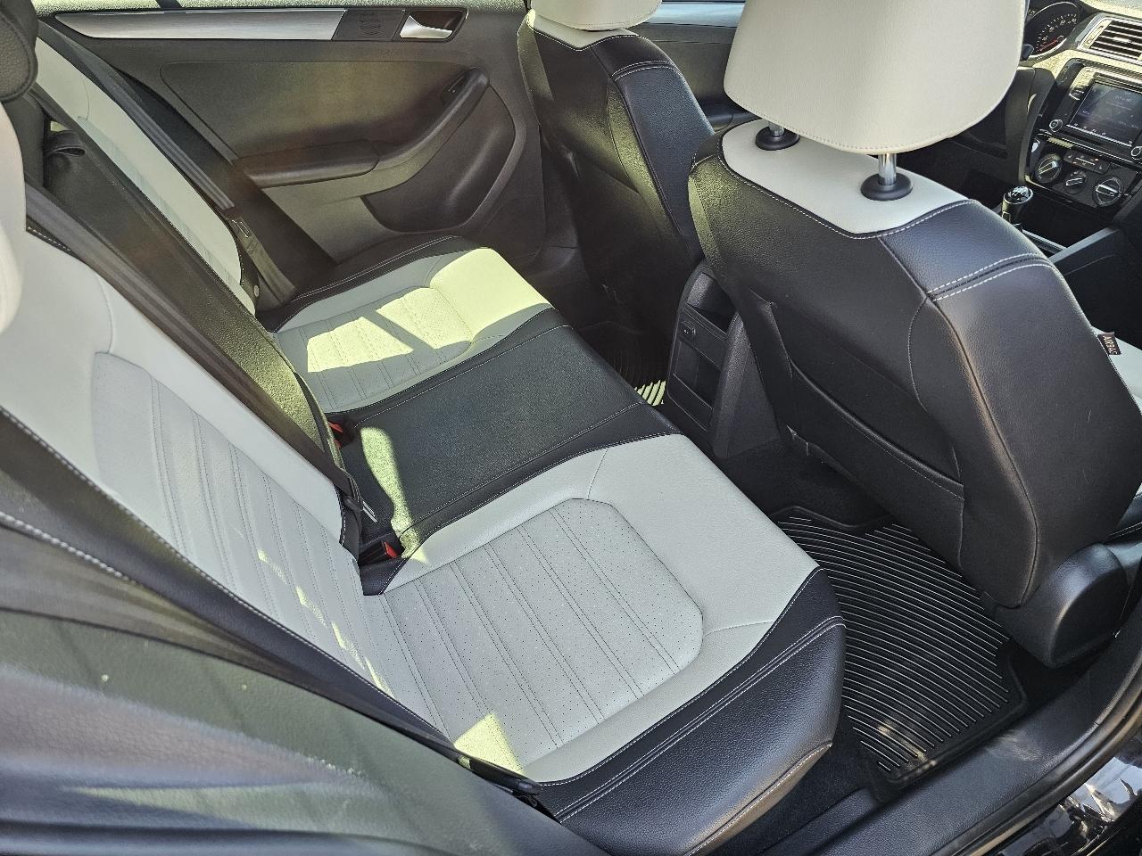 Volkswagen Jetta SE 5M 2016