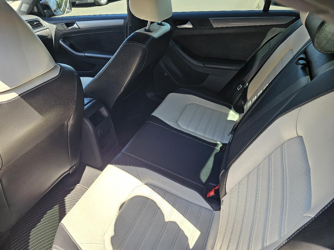 Volkswagen Jetta SE 5M 2016