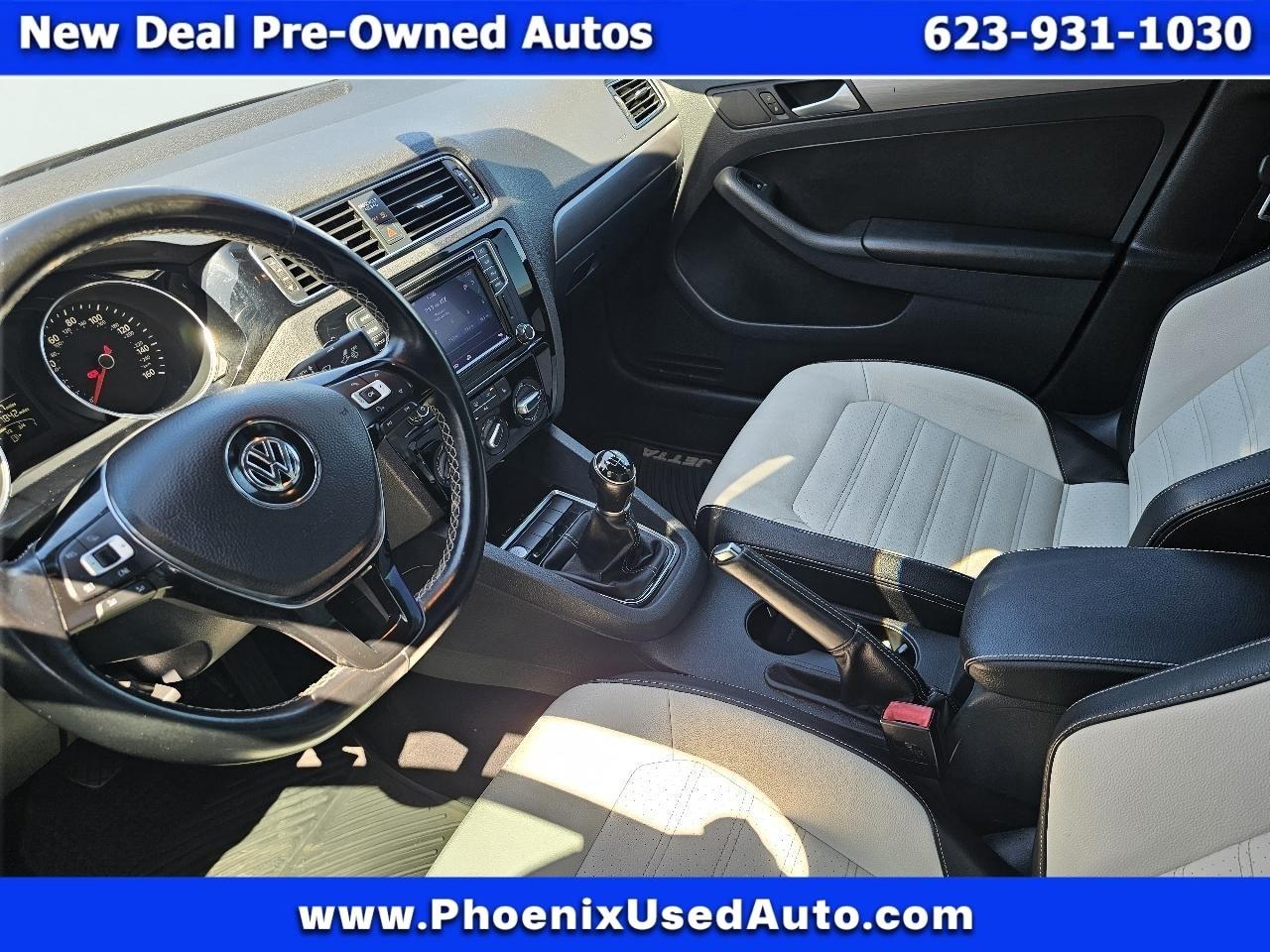 Volkswagen Jetta SE 5M 2016