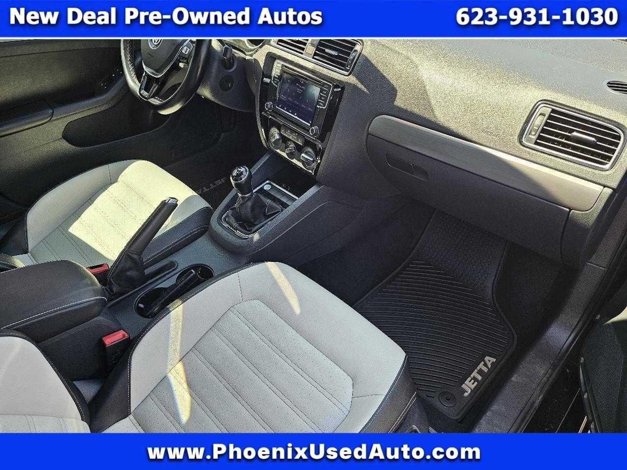 Volkswagen Jetta SE 5M 2016