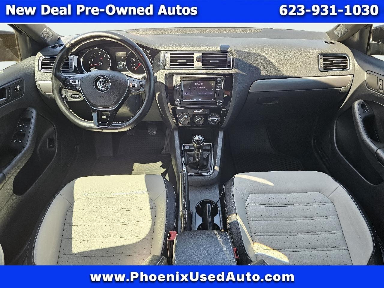 Volkswagen Jetta SE 5M 2016