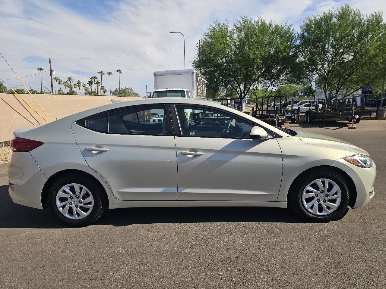 Hyundai Elantra SE 6AT 2017