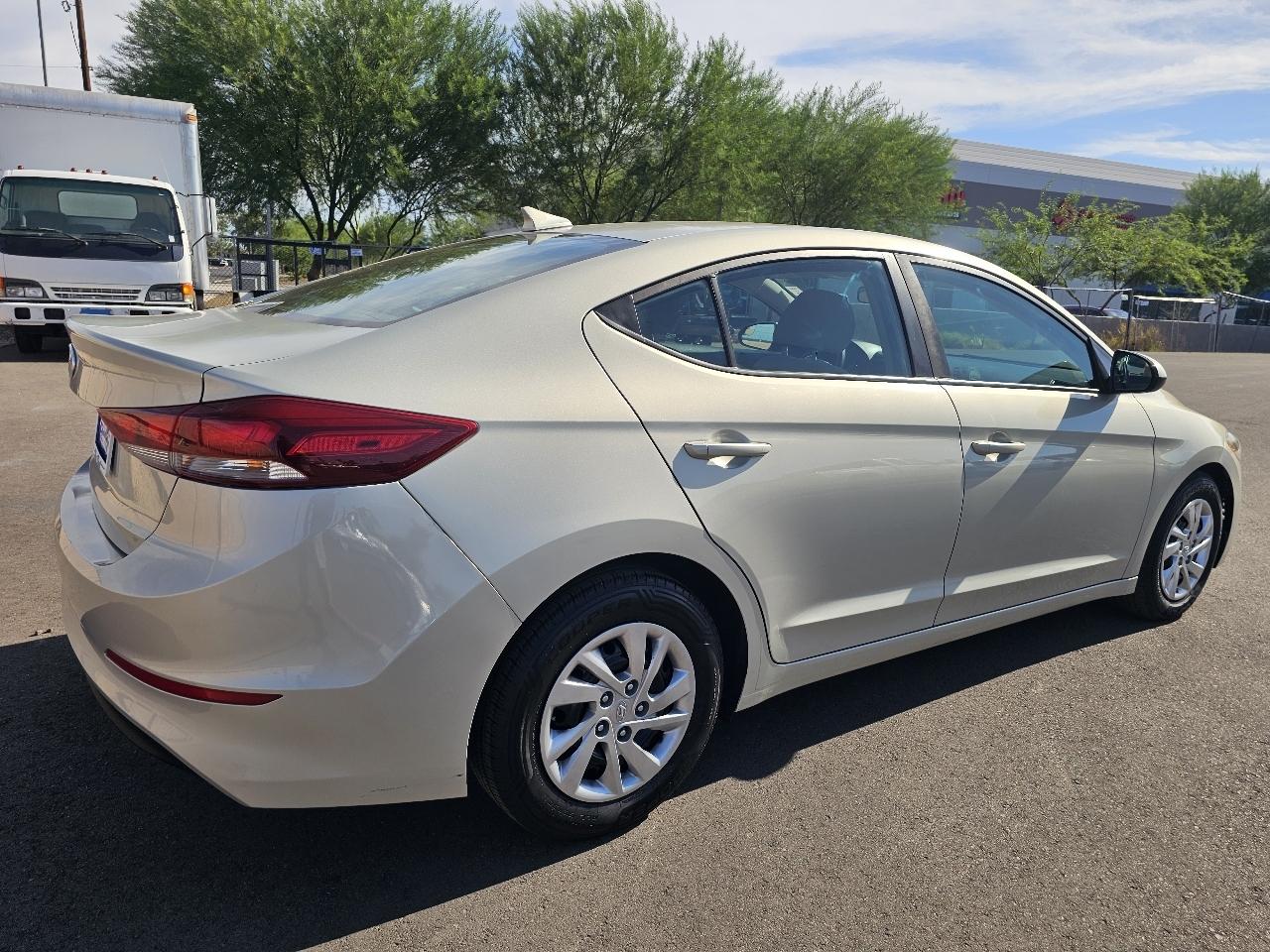 Hyundai Elantra SE 6AT 2017