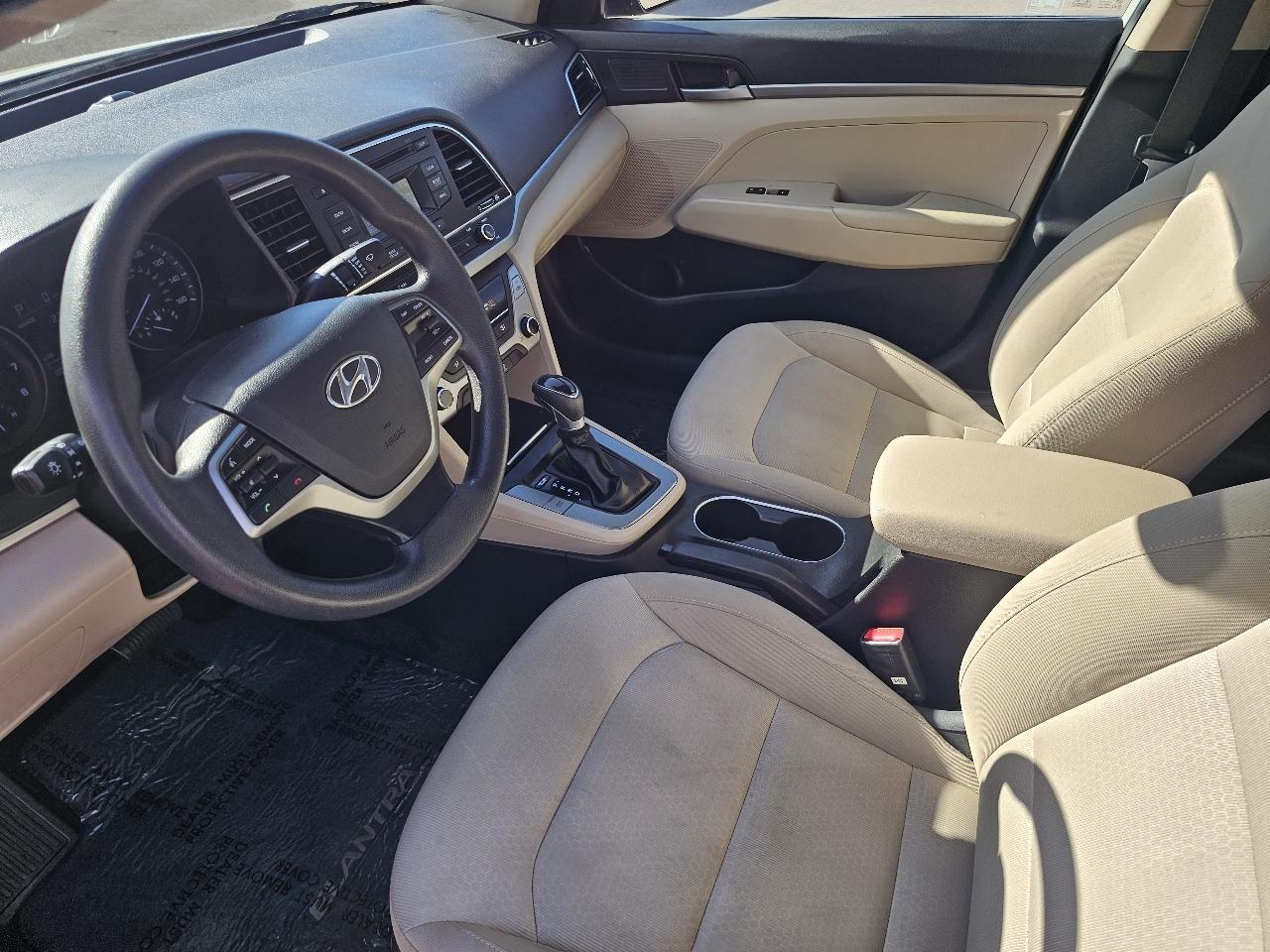 Hyundai Elantra SE 6AT 2017