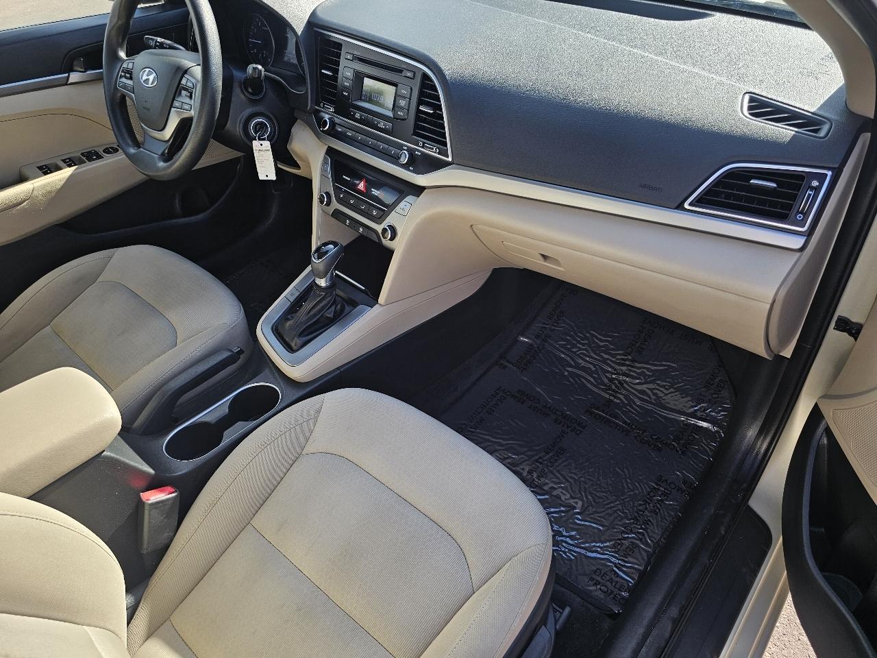 Hyundai Elantra SE 6AT 2017