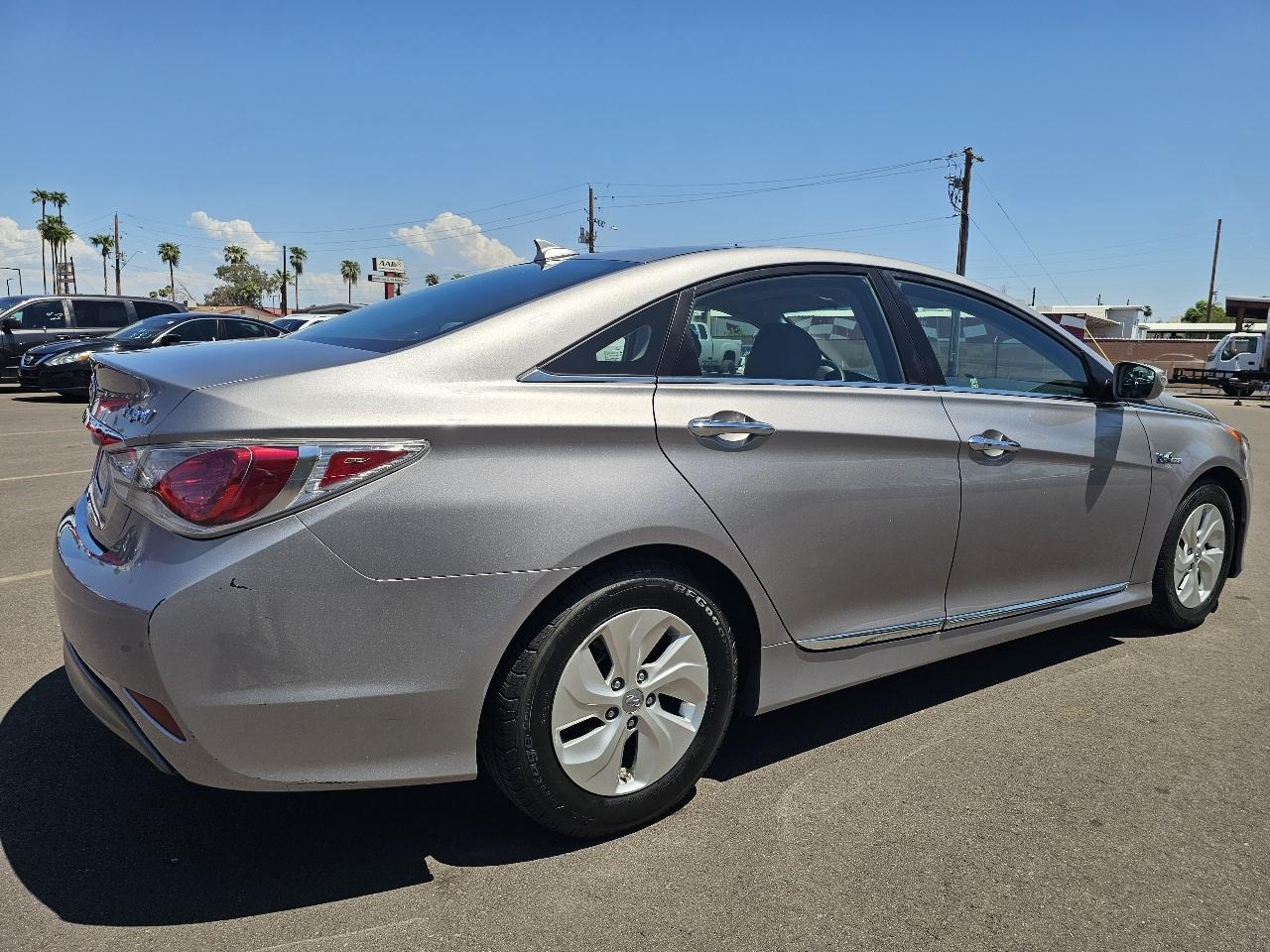 Hyundai Sonata Hybrid Sedan 2013