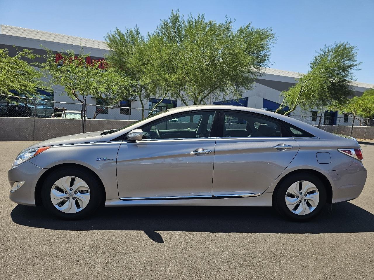 Hyundai Sonata Hybrid Sedan 2013