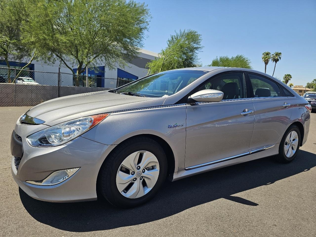 Hyundai Sonata Hybrid Sedan 2013