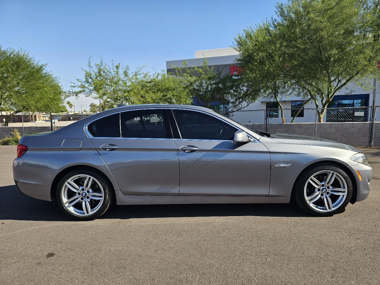 BMW 5-Series 528i 2011
