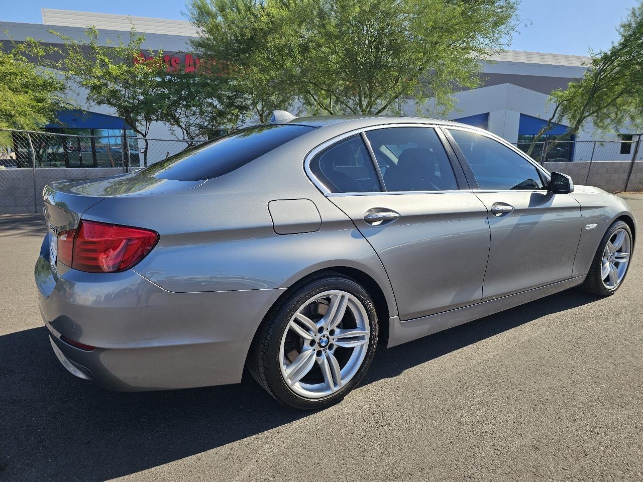 BMW 5-Series 528i 2011