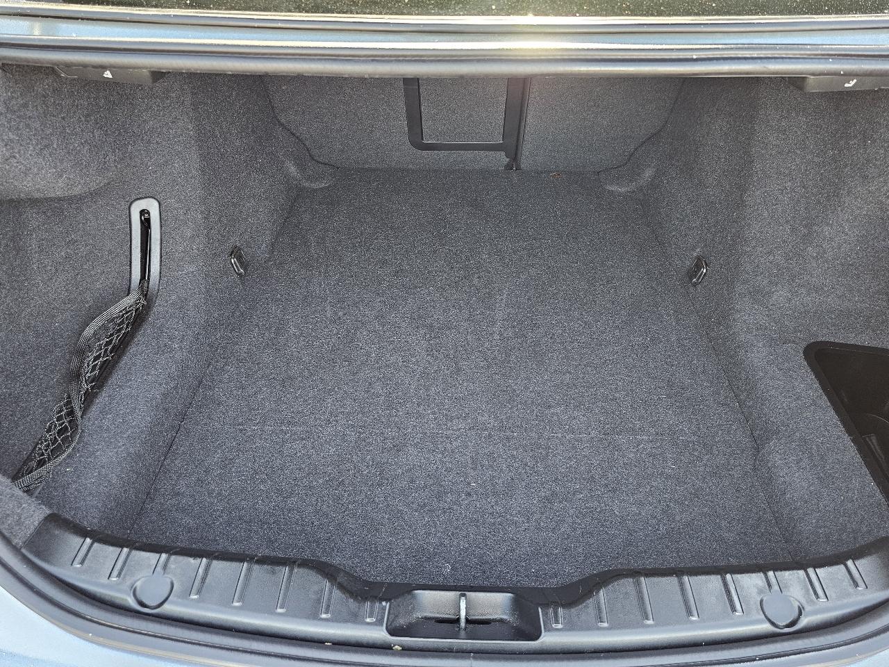 BMW 5-Series 528i 2011