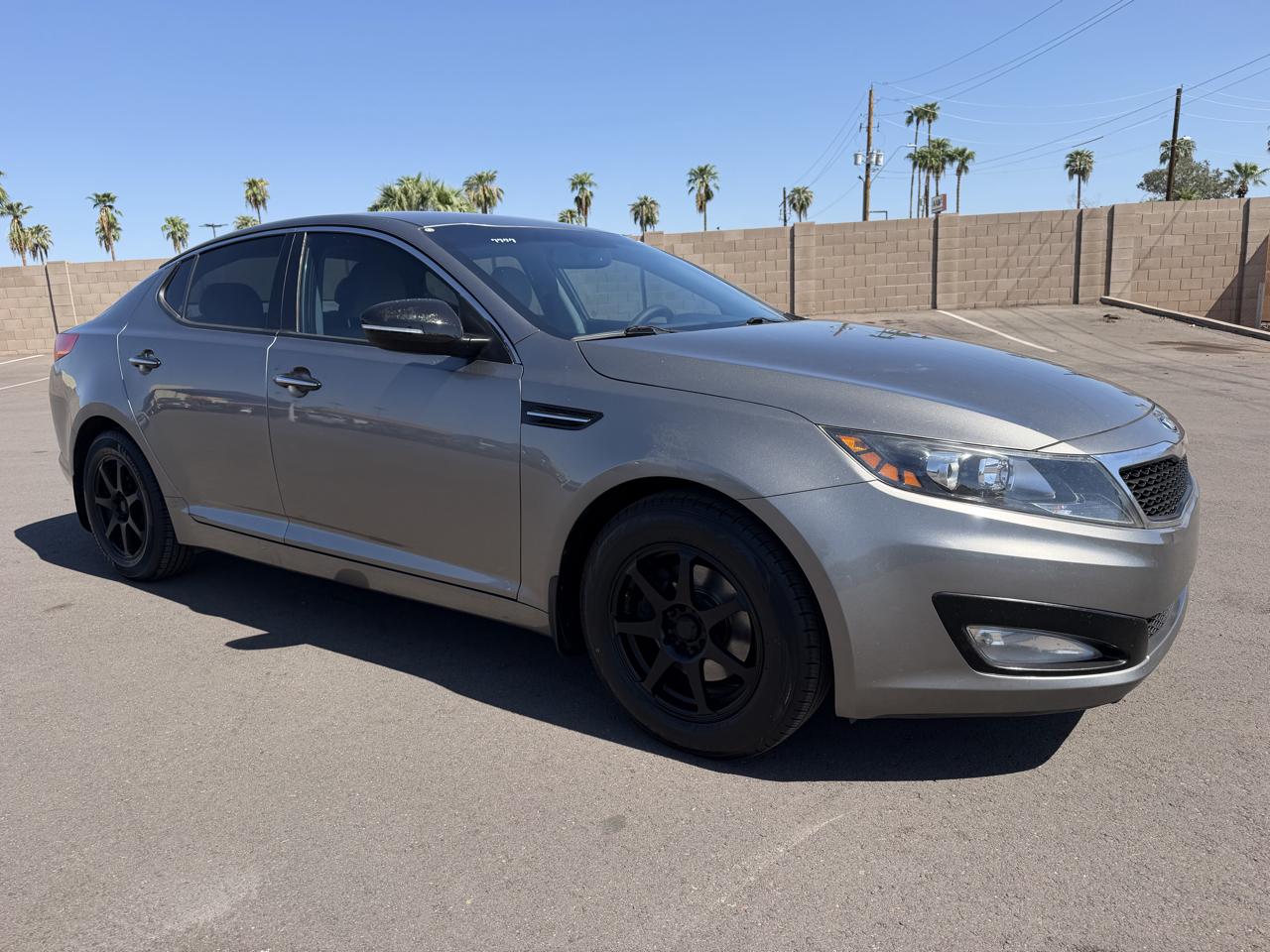 Kia Optima LX MT 2013