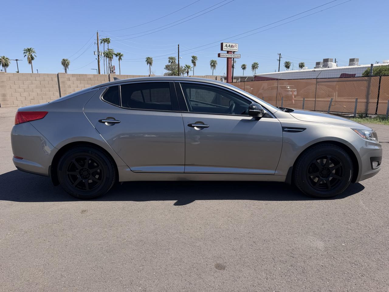 Kia Optima LX MT 2013