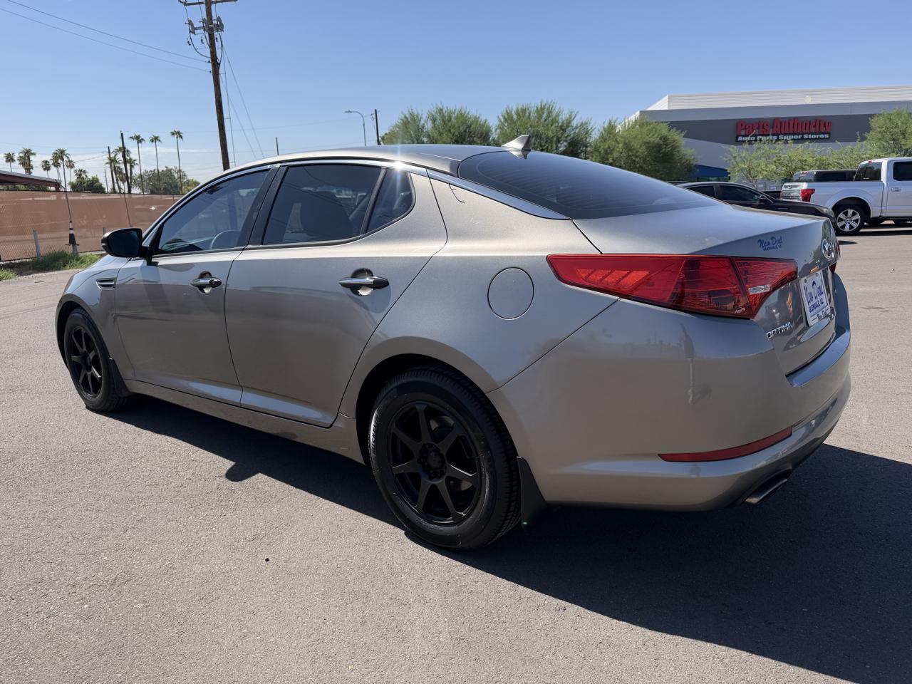 Kia Optima LX MT 2013