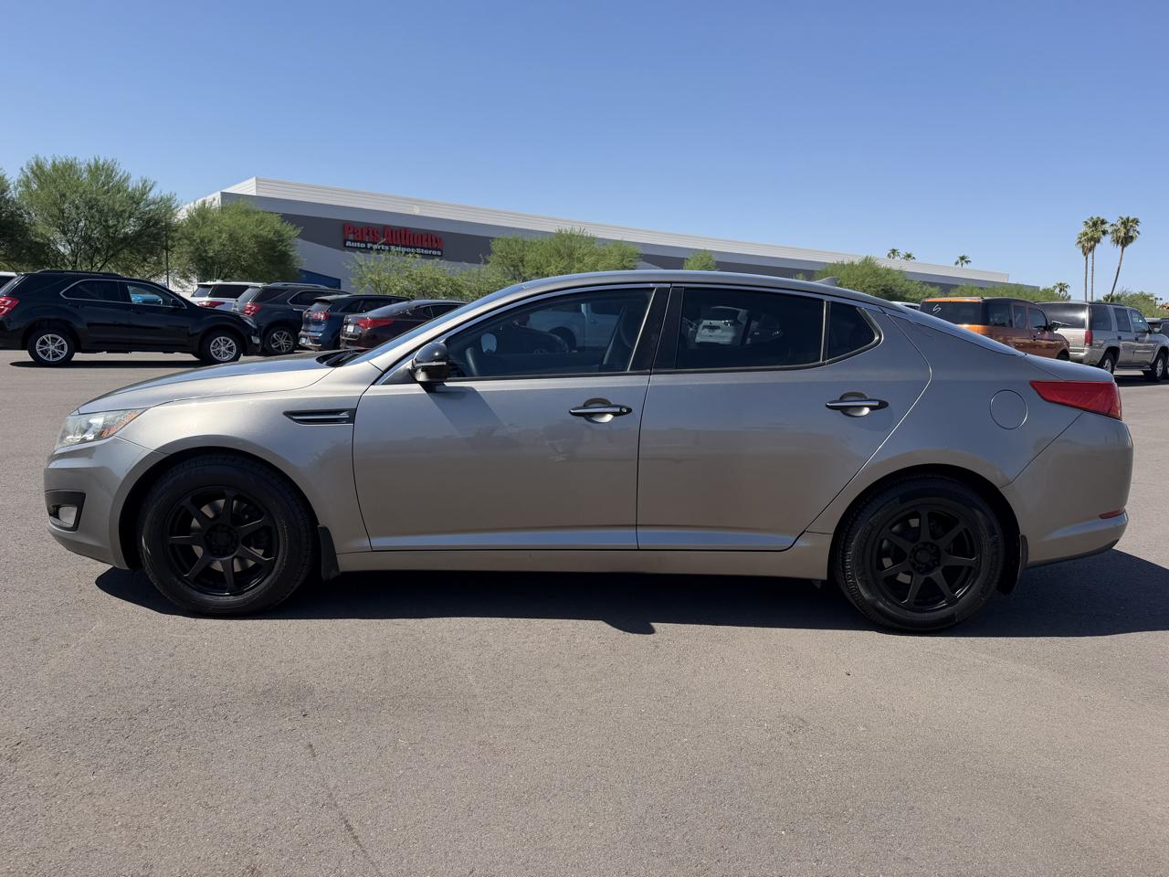 Kia Optima LX MT 2013