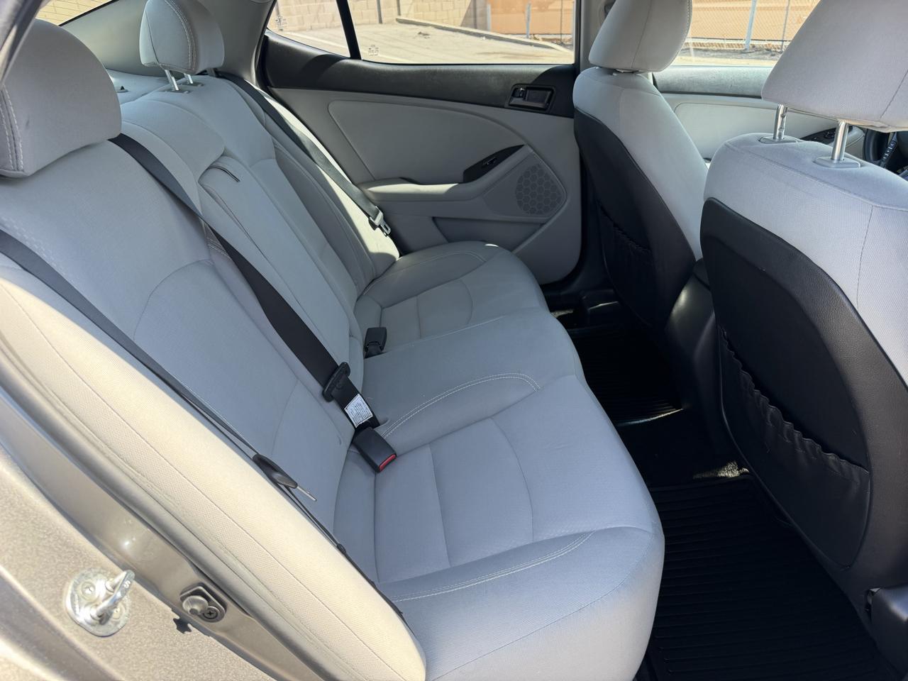 Kia Optima LX MT 2013