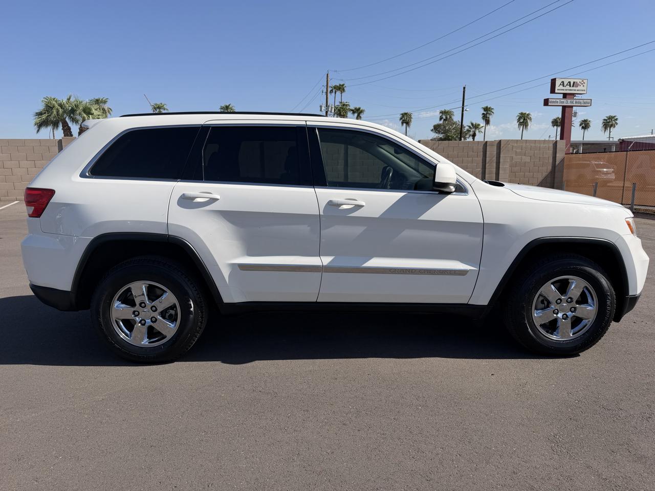 Jeep Grand Cherokee Laredo 2WD 2012