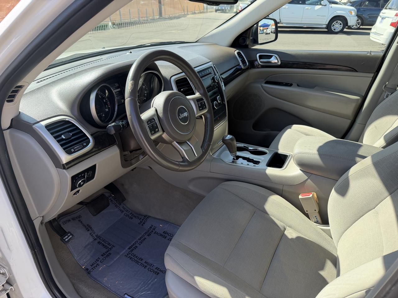 Jeep Grand Cherokee Laredo 2WD 2012