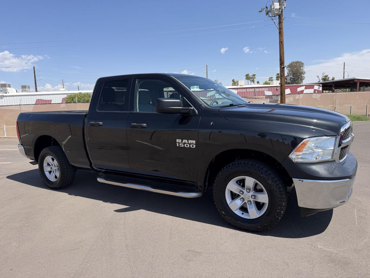 RAM 1500 4WD Crew Cab 140.5" Tradesman 2017