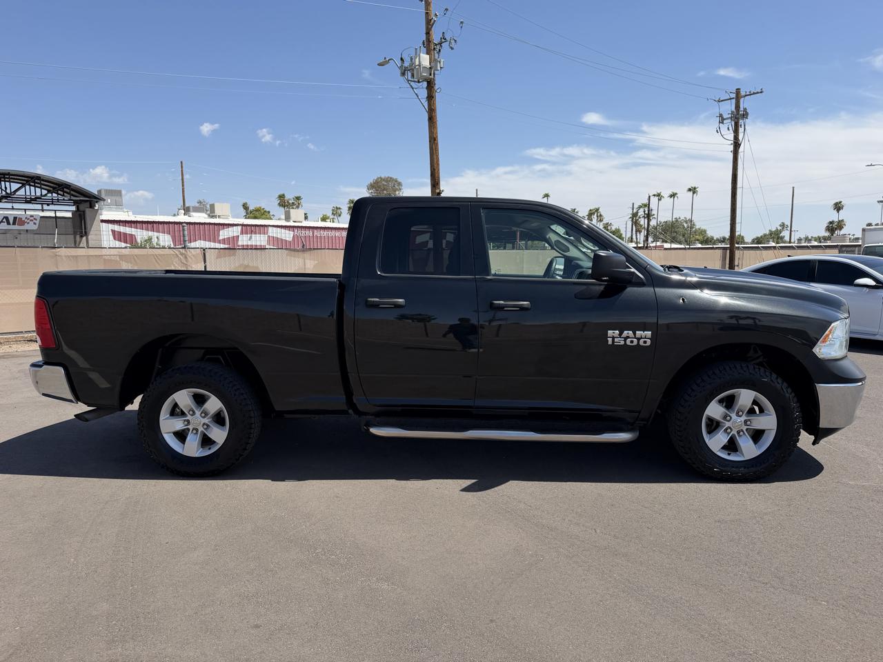 RAM 1500 4WD Crew Cab 140.5" Tradesman 2017