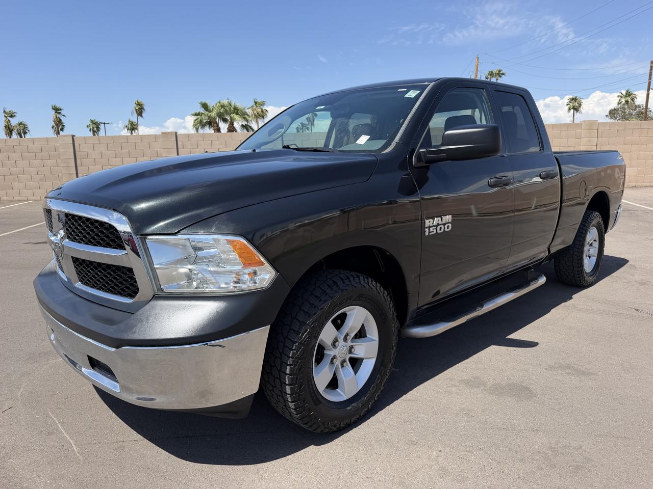 RAM 1500 4WD Crew Cab 140.5" Tradesman 2017