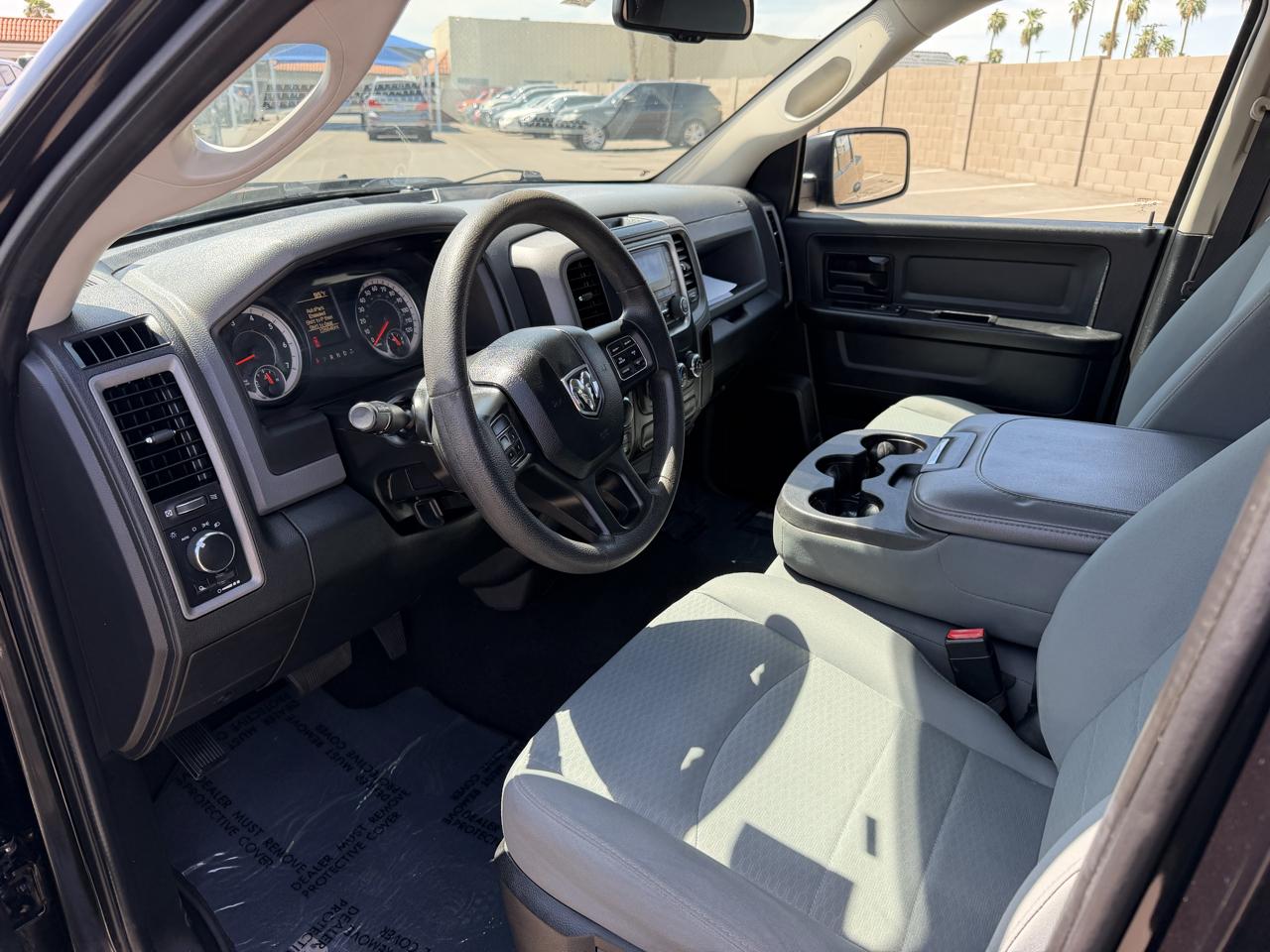 RAM 1500 4WD Crew Cab 140.5" Tradesman 2017