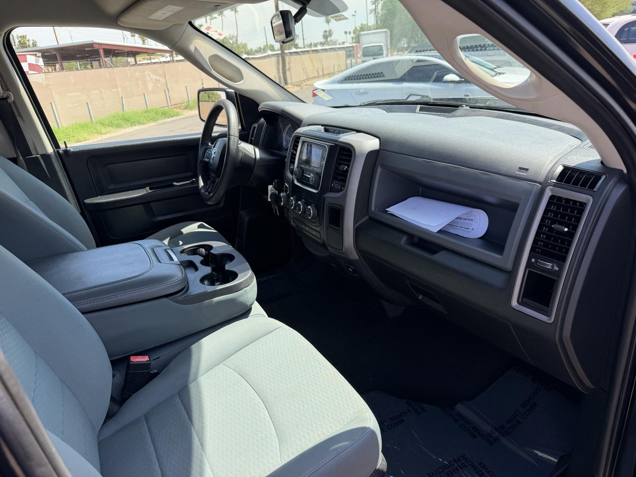 RAM 1500 4WD Crew Cab 140.5" Tradesman 2017