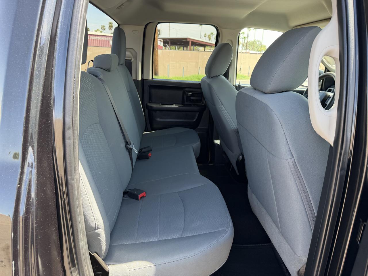 RAM 1500 4WD Crew Cab 140.5" Tradesman 2017