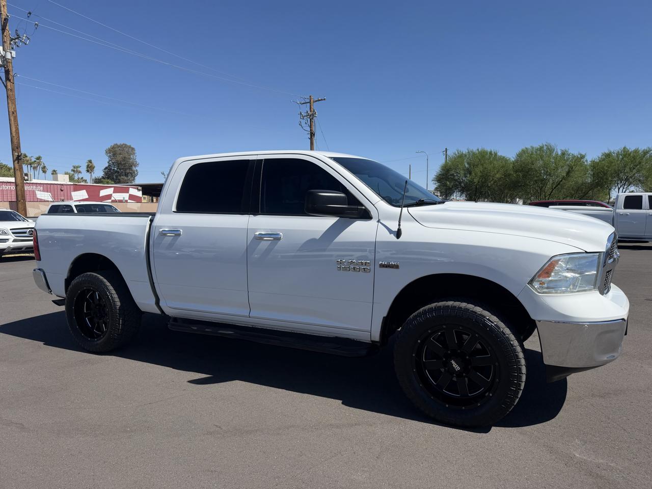 RAM 1500 2WD Crew Cab 140.5" SLT 2017