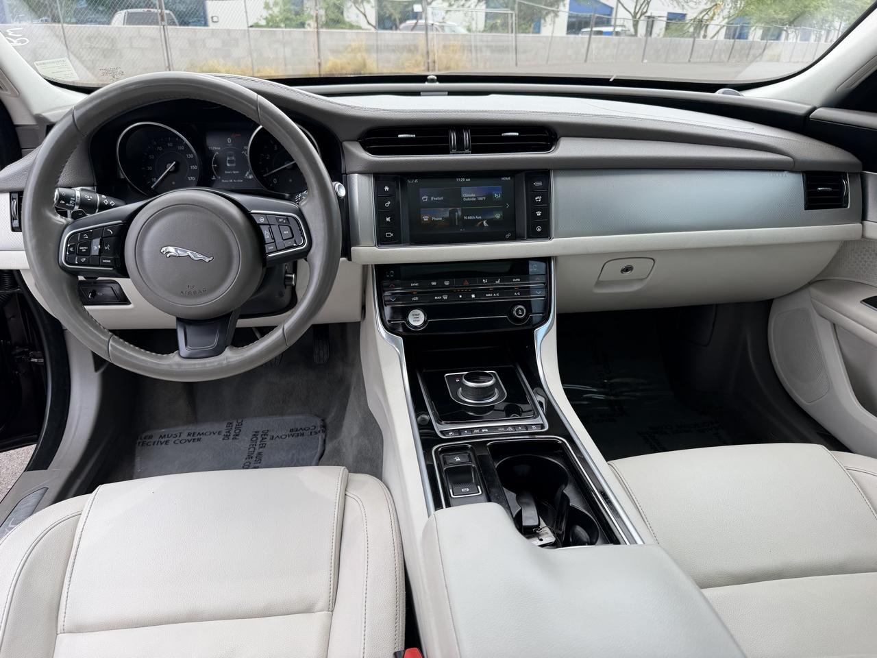 Jaguar XF-Series 35t Premium 2017
