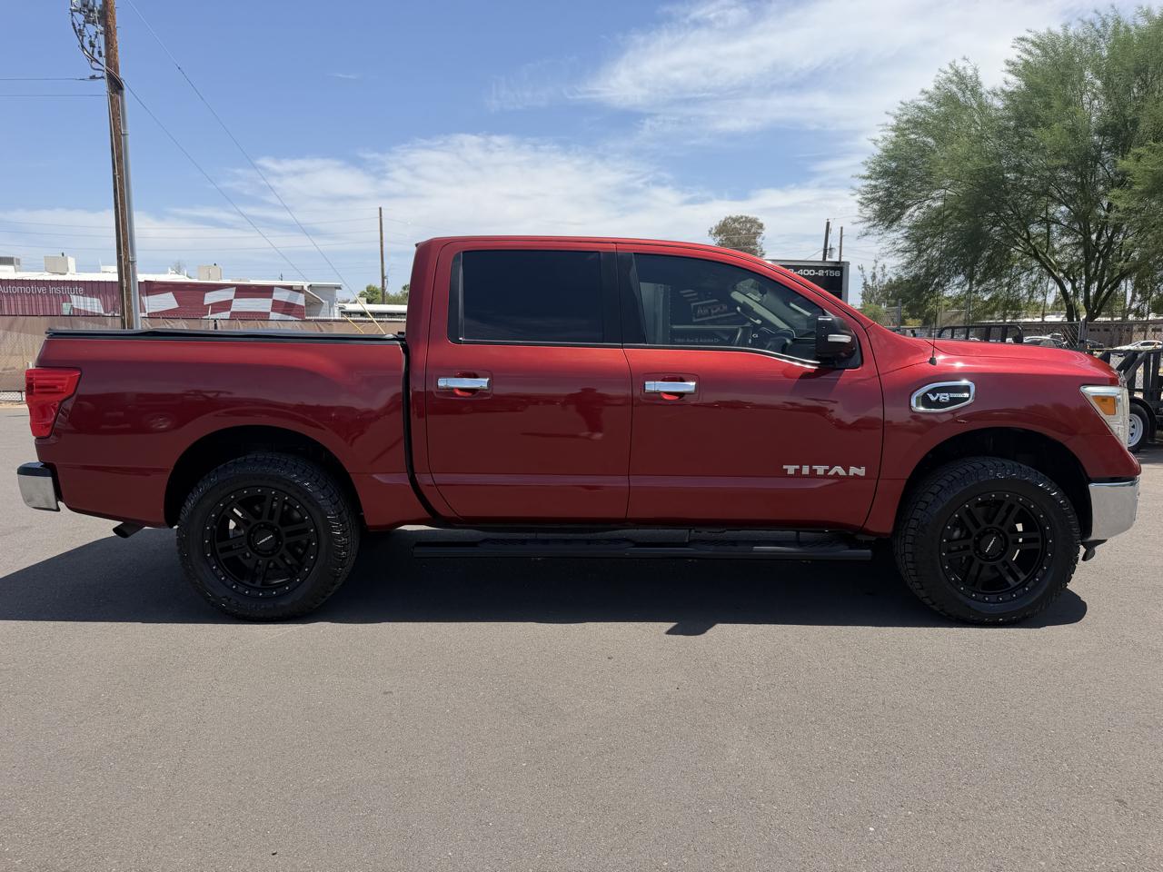 Nissan Titan Platinum Reserve Crew Cab 4WD 2017