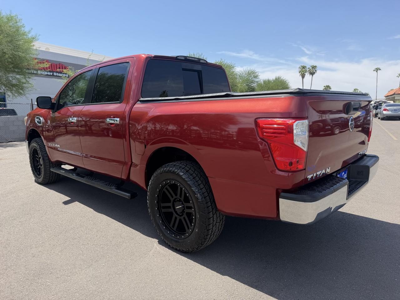 Nissan Titan Platinum Reserve Crew Cab 4WD 2017