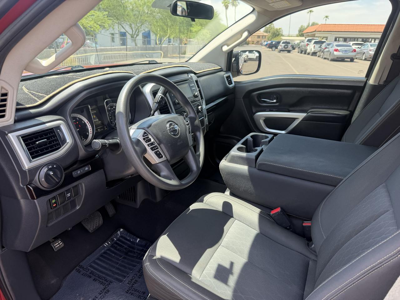 Nissan Titan Platinum Reserve Crew Cab 4WD 2017